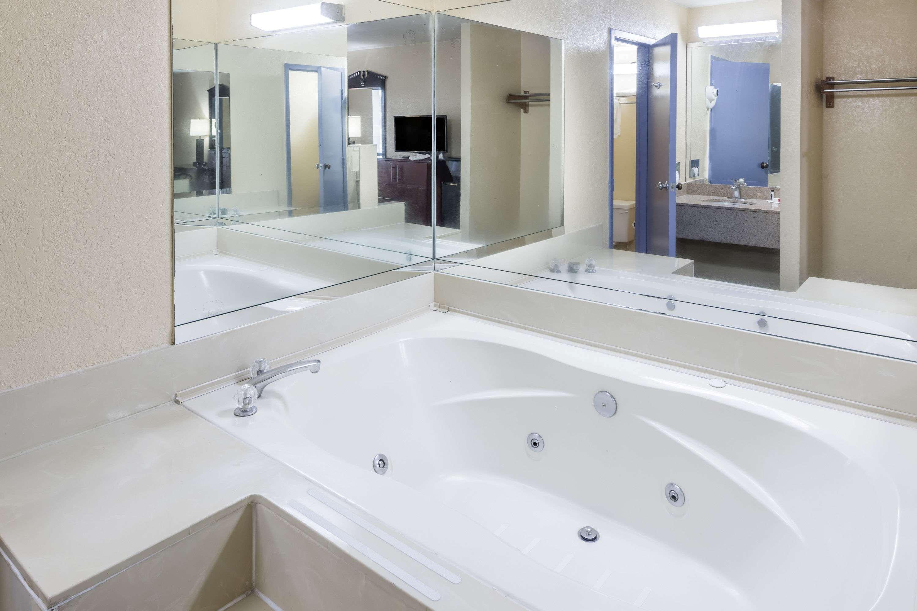 Days Inn By Wyndham וולטרבורו מראה חיצוני תמונה